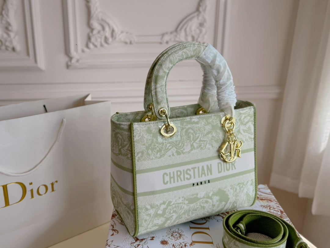 Lady Dior ディオデイハンドバッグ