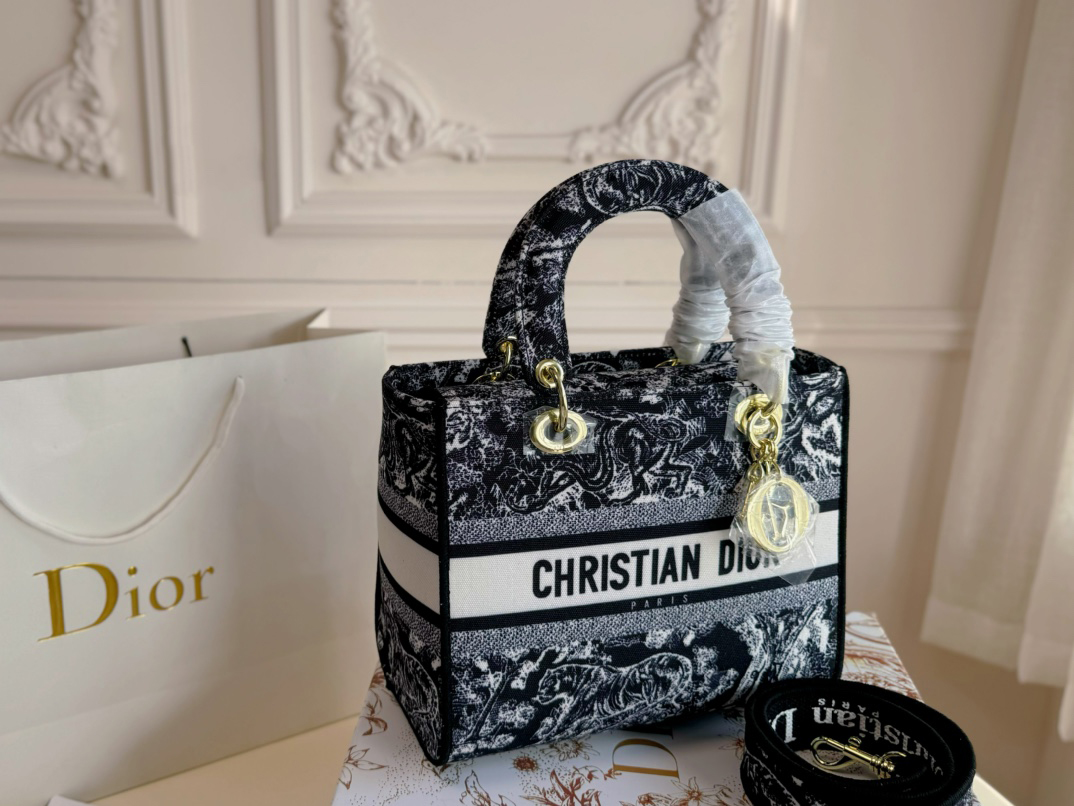 Lady Dior ディオデイハンドバッグ