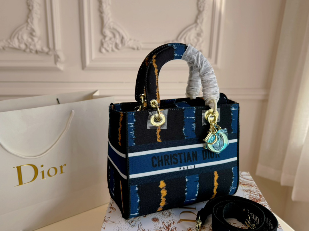 Lady Dior ディオデイハンドバッグ
