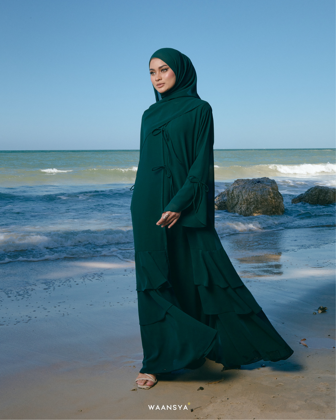 THALIA ABAYA IN EMERALD GREEN