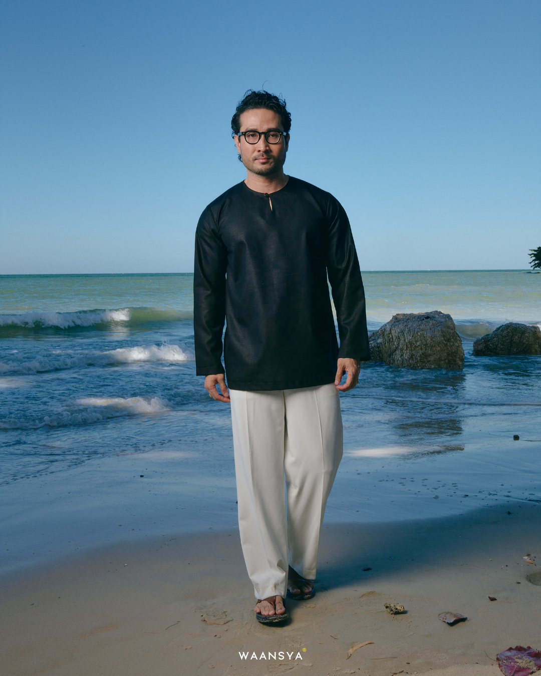 IDREES KURTA IN BLACK