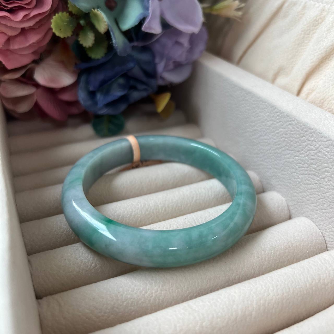 Grade A Waterhue Flower Green Jade Bangle - S57/54.3g