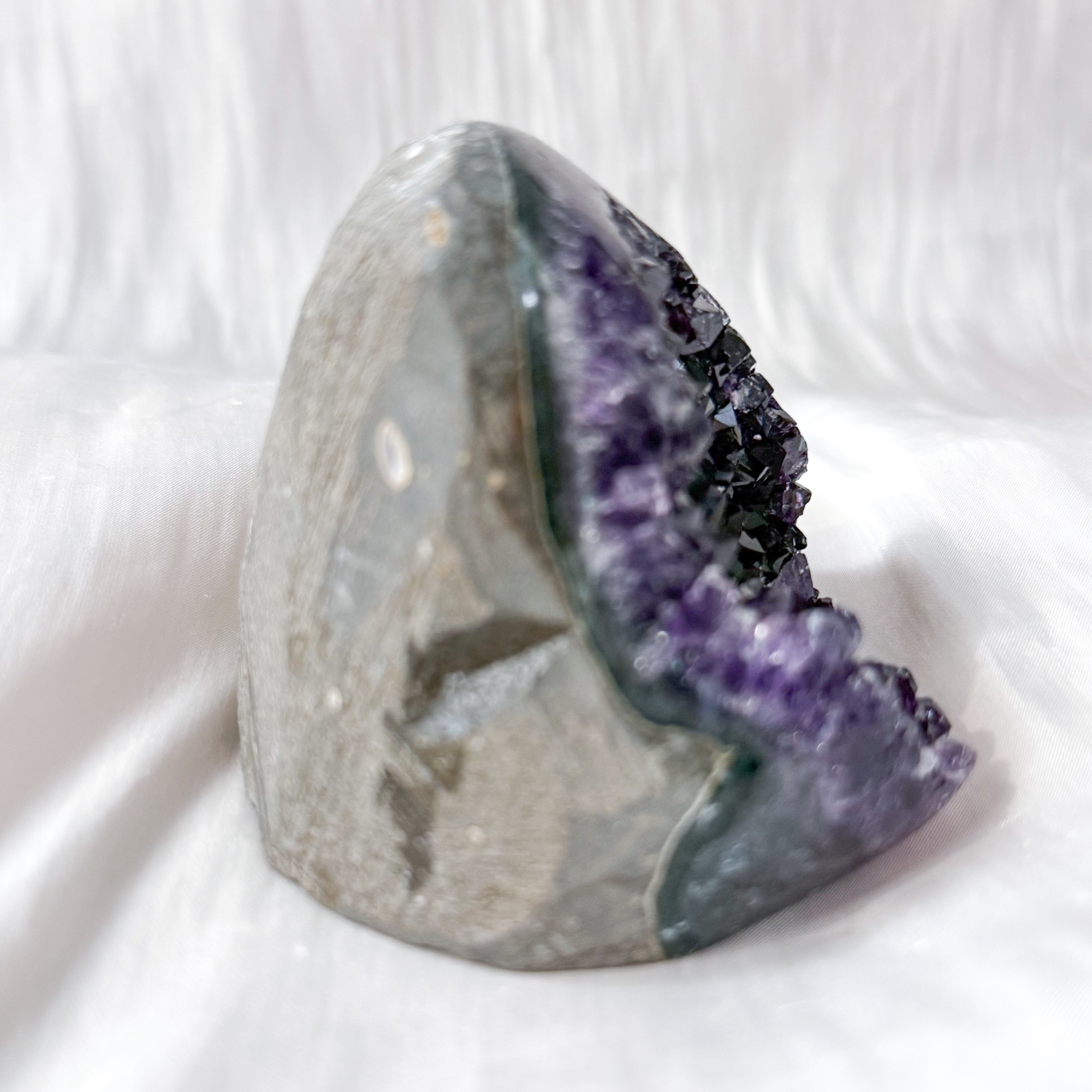 Amethyst geode - 64g