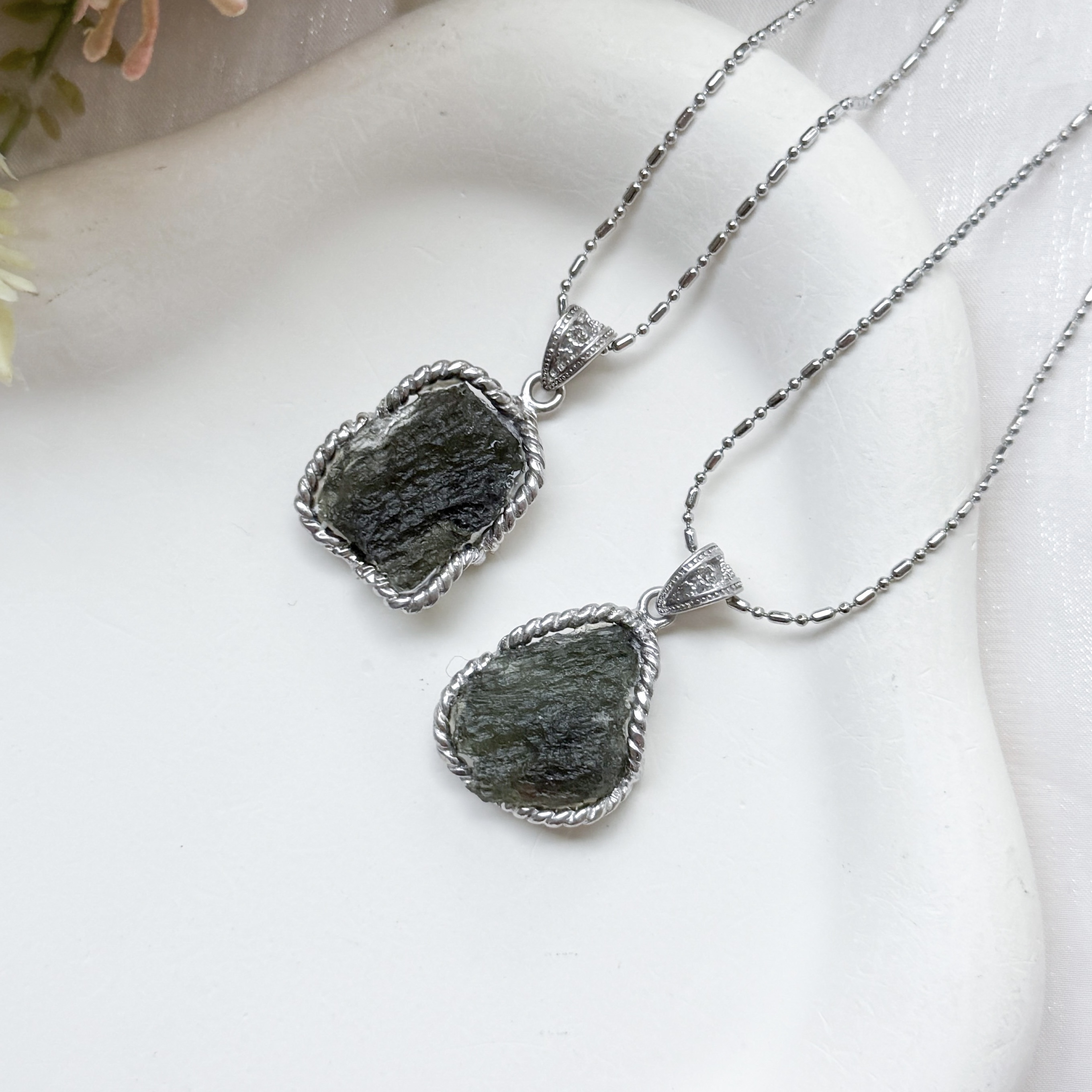 Moldavite Raw (M) Pendant