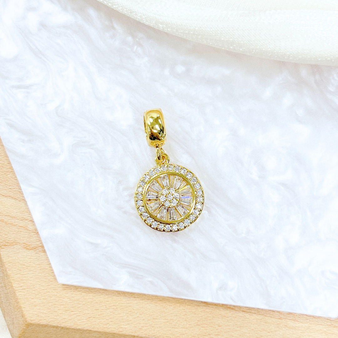 Wheel of Fortune Gold Charm (1pc)
