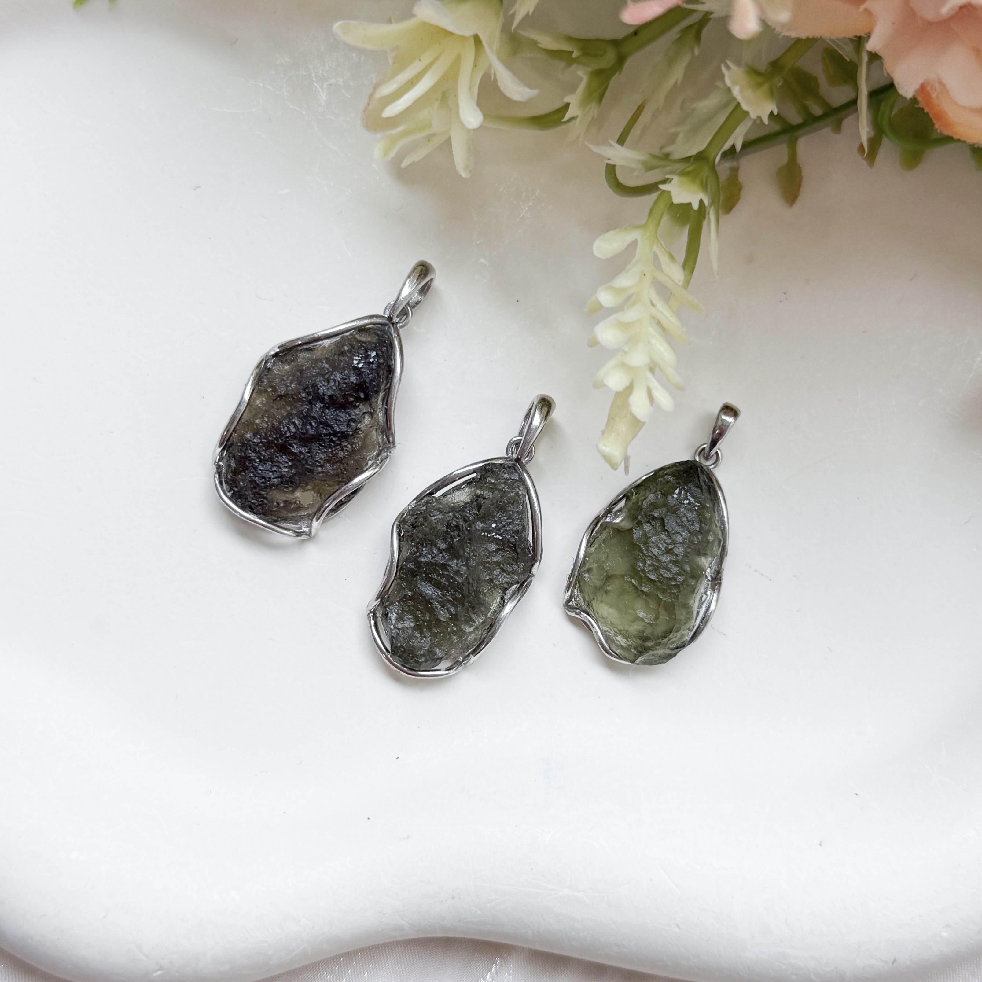 Moldavite Raw (S) Pendant