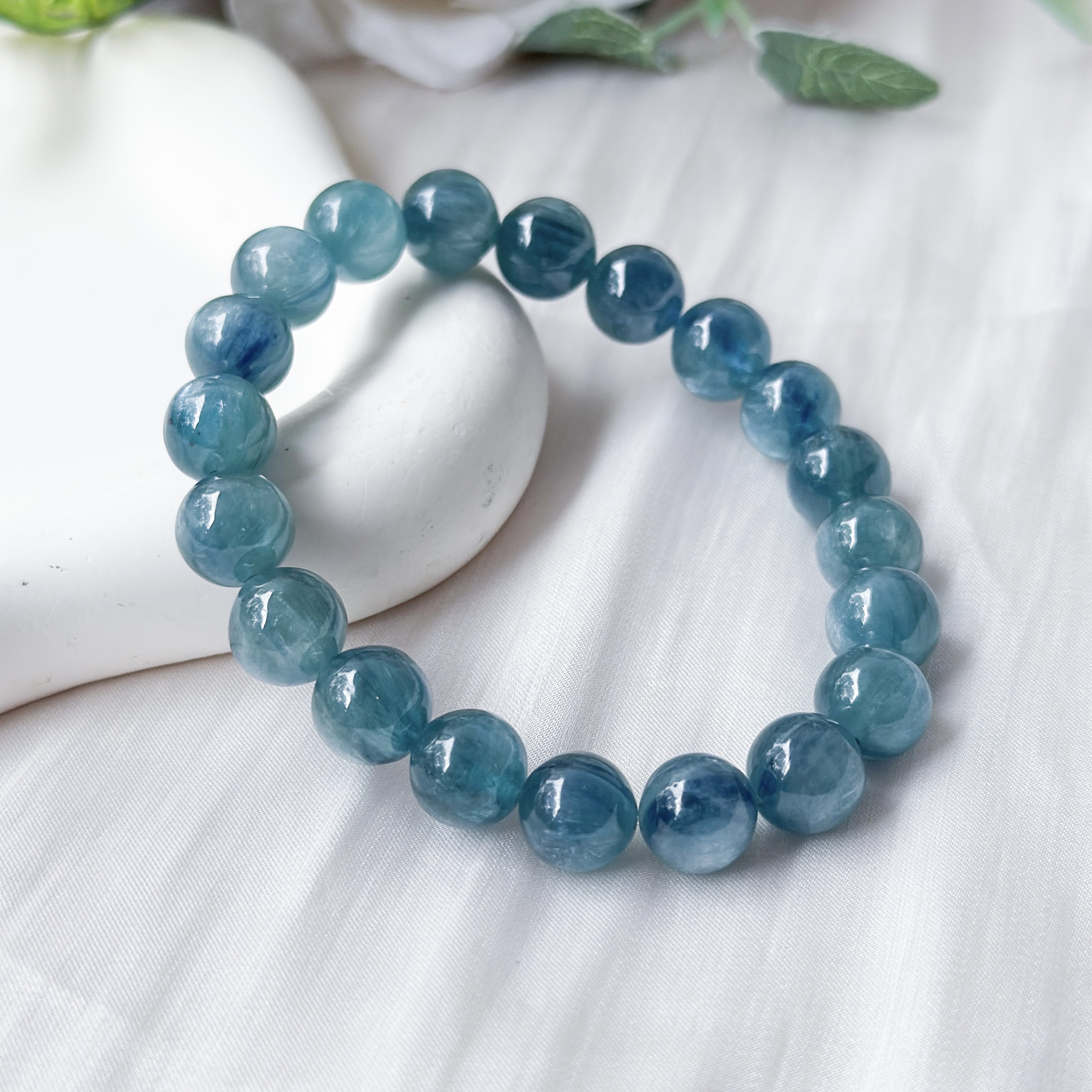 Green Kyanite 10mm Bracelet