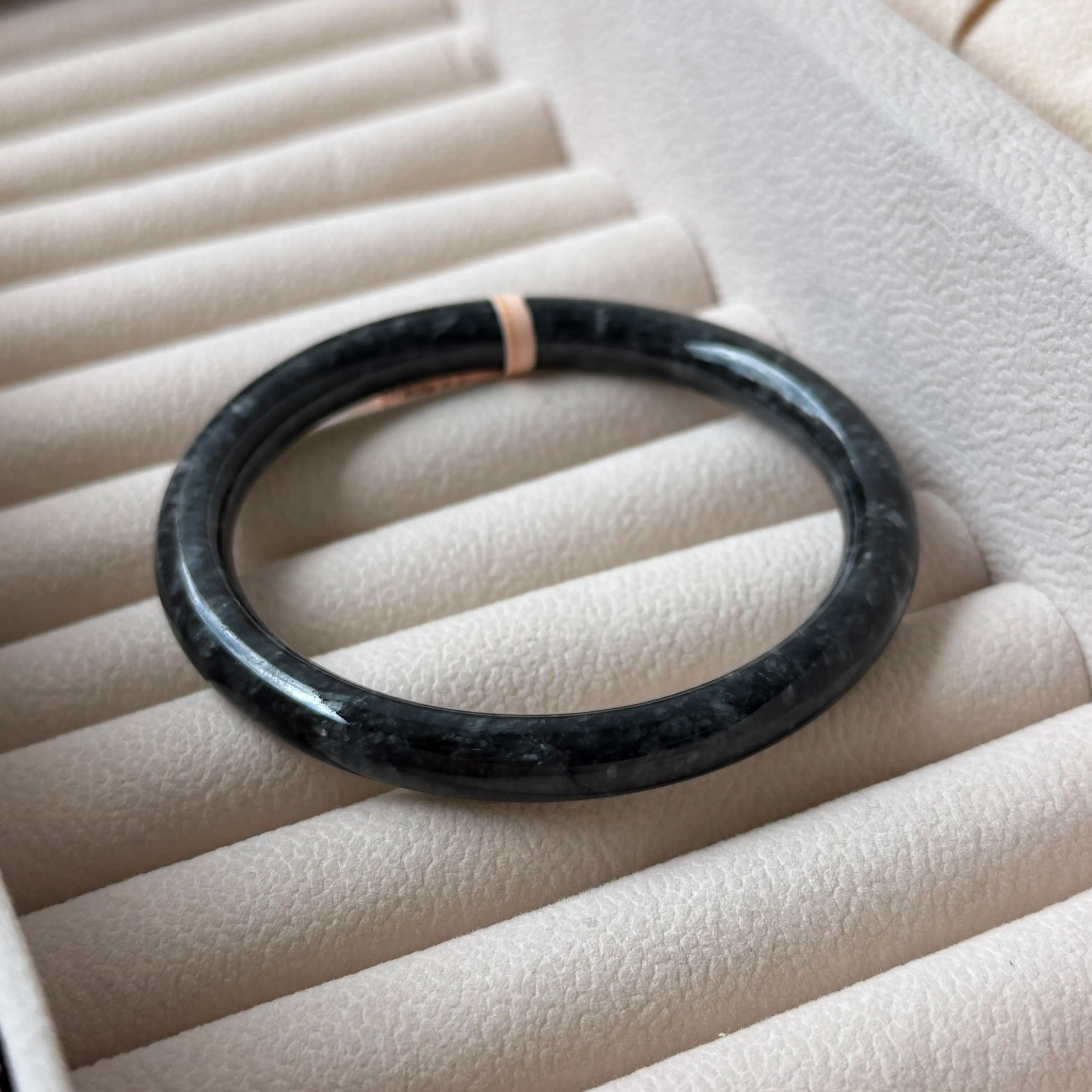 Grade A Snowflake Ash Jade Yuan Tiao Bangle - S58/30.5g - LM