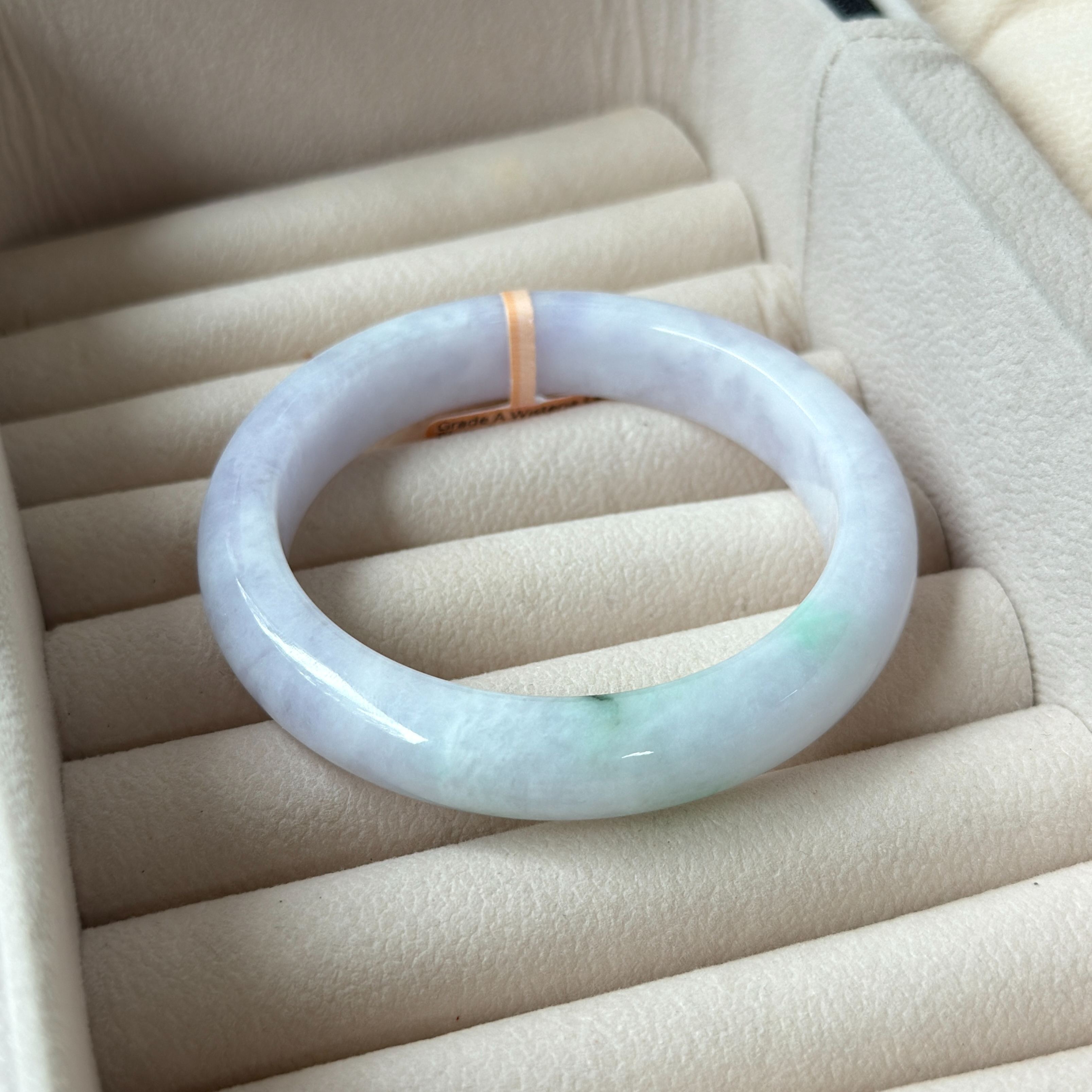 Grade A Wisteria Lavender Flora Jade Bangle - S57/62g