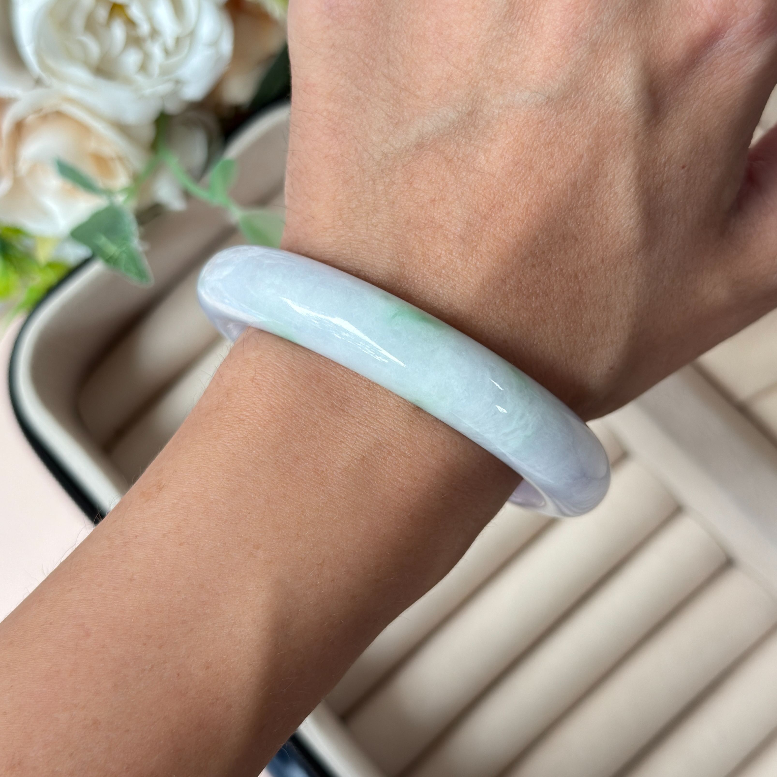 Grade A Wisteria Lavender Flora Jade Bangle - S57/62g