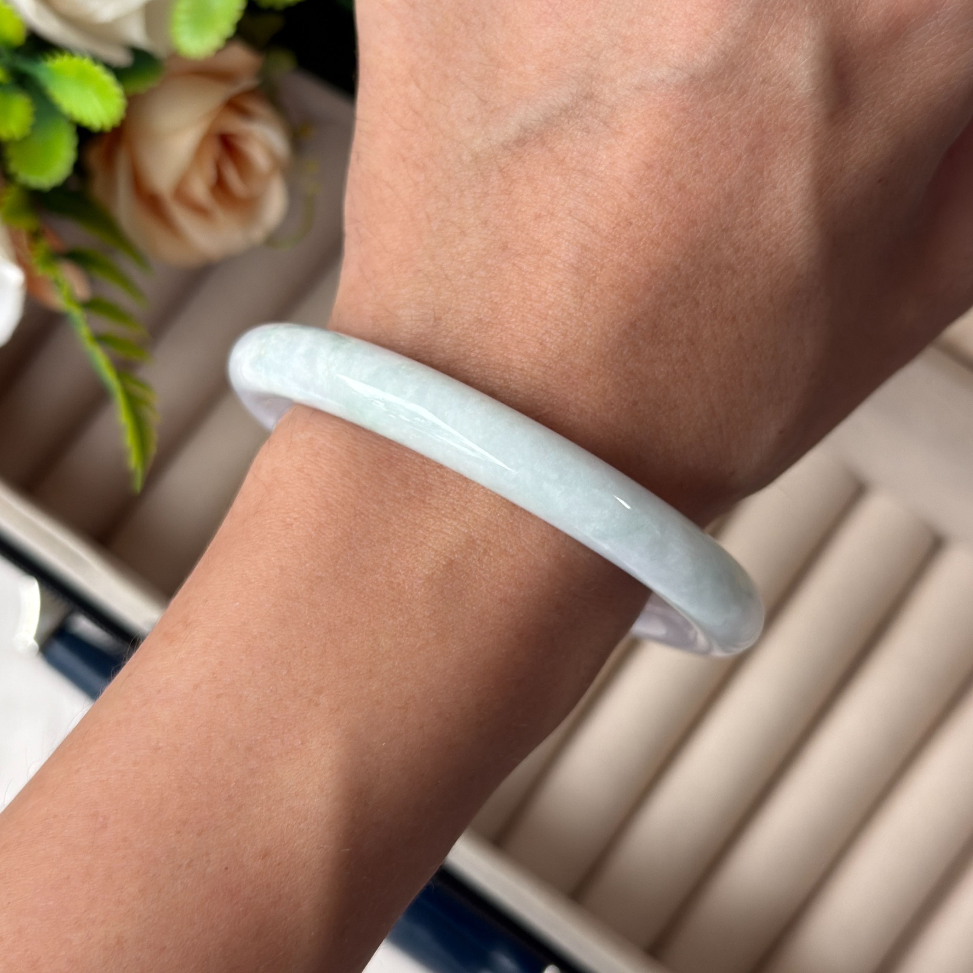 Grade A Soft Lavender Green Yuan Tiao Jade Bangle - S56/40.5g