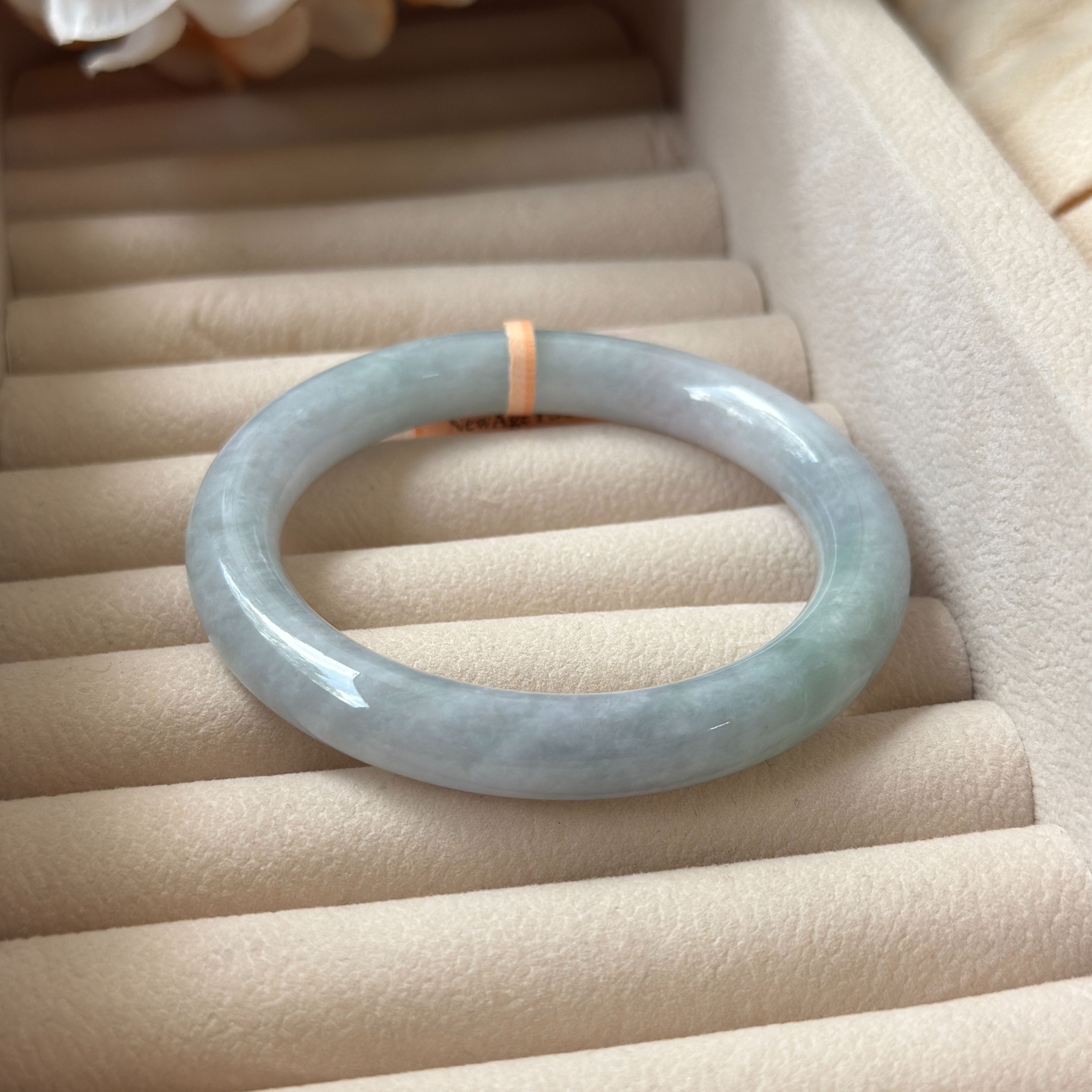 Grade A Periwinkle Lavender Jade Bangle - S60+/40g