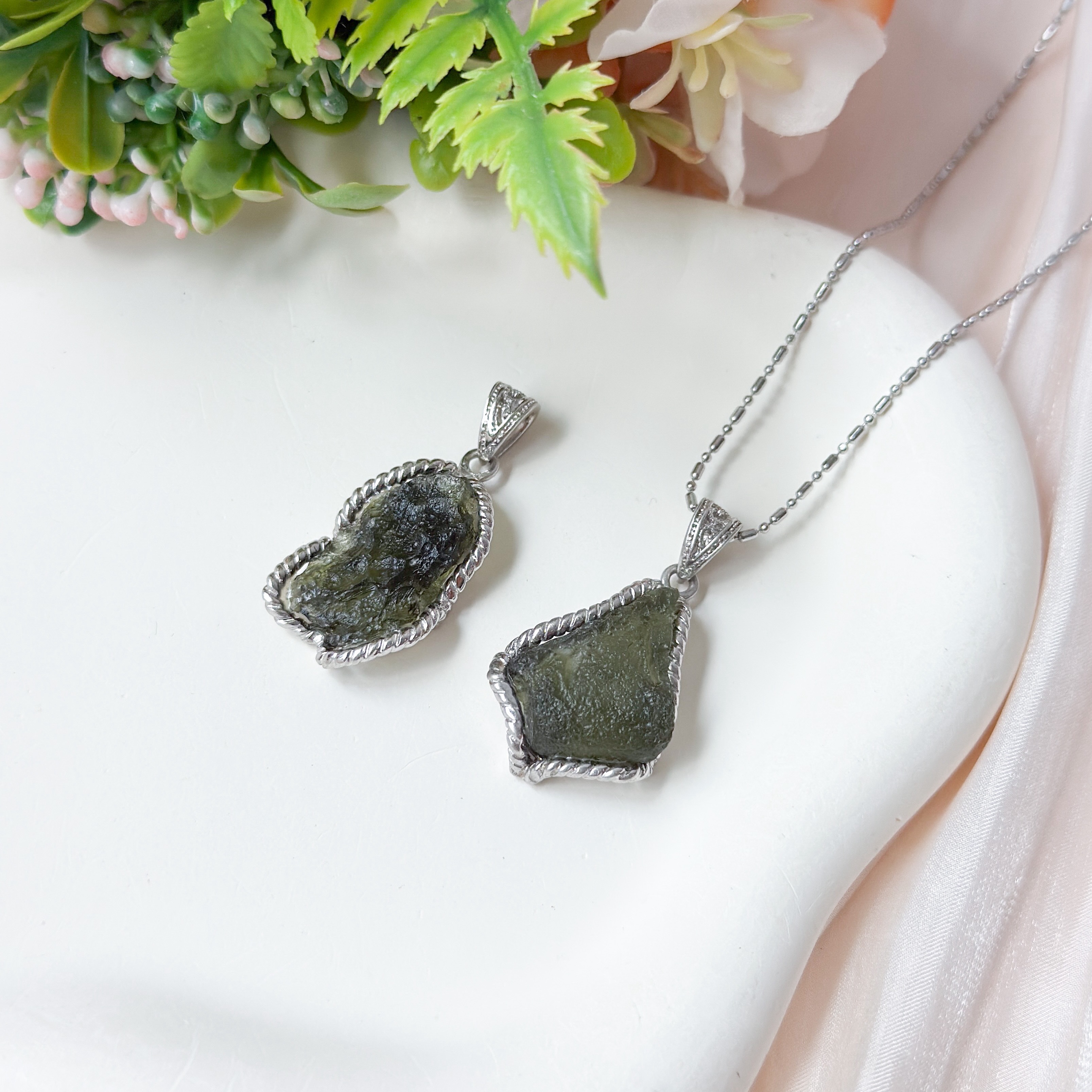 Moldavite Raw (L) Pendant