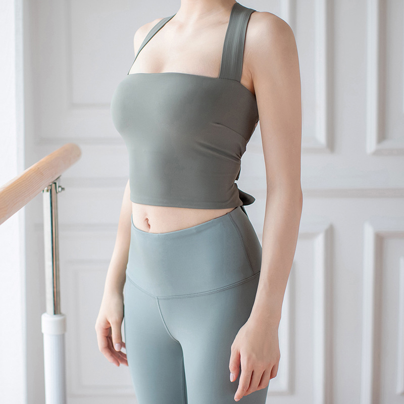 A bra with a chest pad to prevent shocks and gather a beautiful back