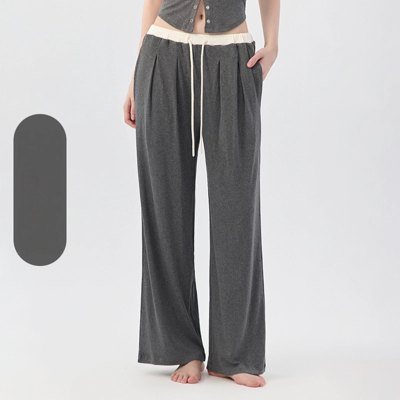 The clouds are loose and cover the hips, And the contrasting color is lazy and wide-leg pants