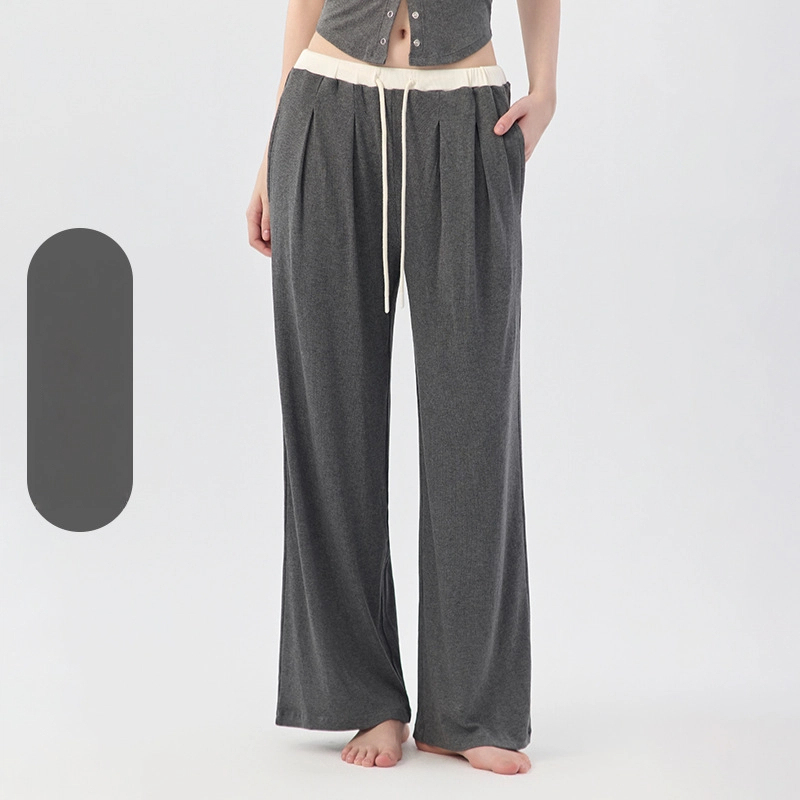 The clouds are loose and cover the hips, And the contrasting color is lazy and wide-leg pants