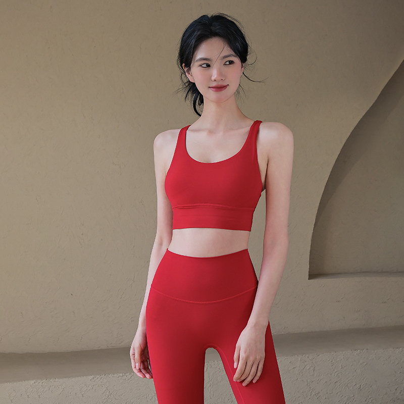 Cross-back sports bra