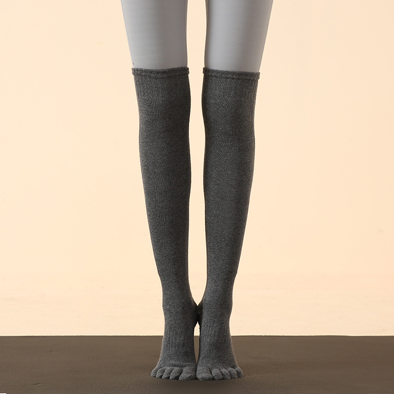 Non-slip over-the-knee tabi socks