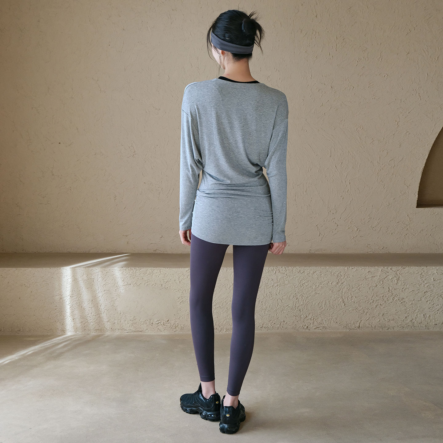 Long hip-covering sports T-shirt cover-up