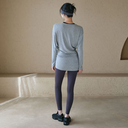 Long hip-covering sports T-shirt cover-up