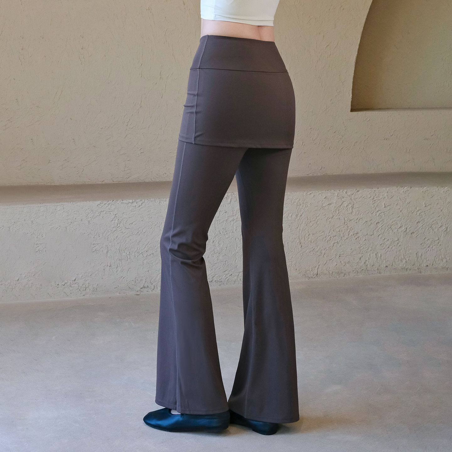 High-waisted slimming and comfortable sports bootcut pants