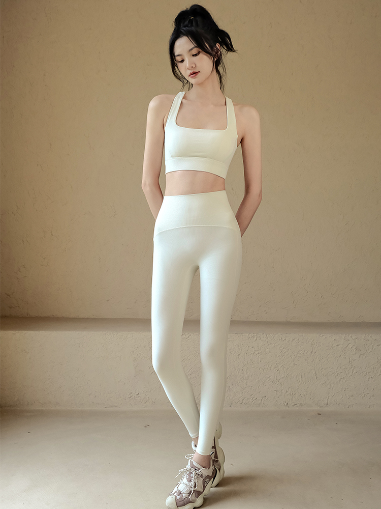 Wearing high-waisted tight trousers