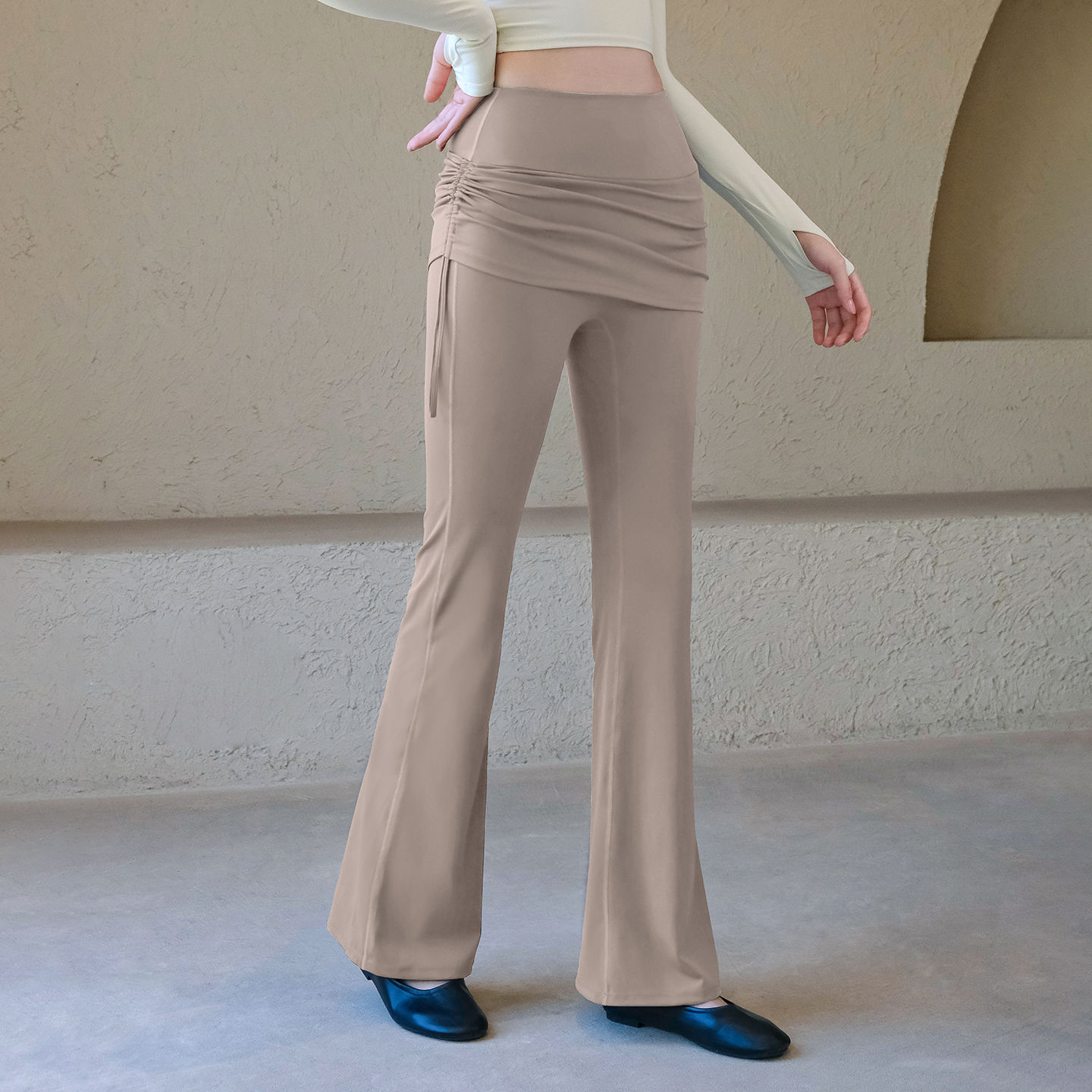 High-waisted slimming and comfortable sports bootcut pants