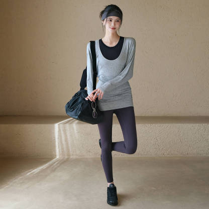 Long hip-covering sports T-shirt cover-up