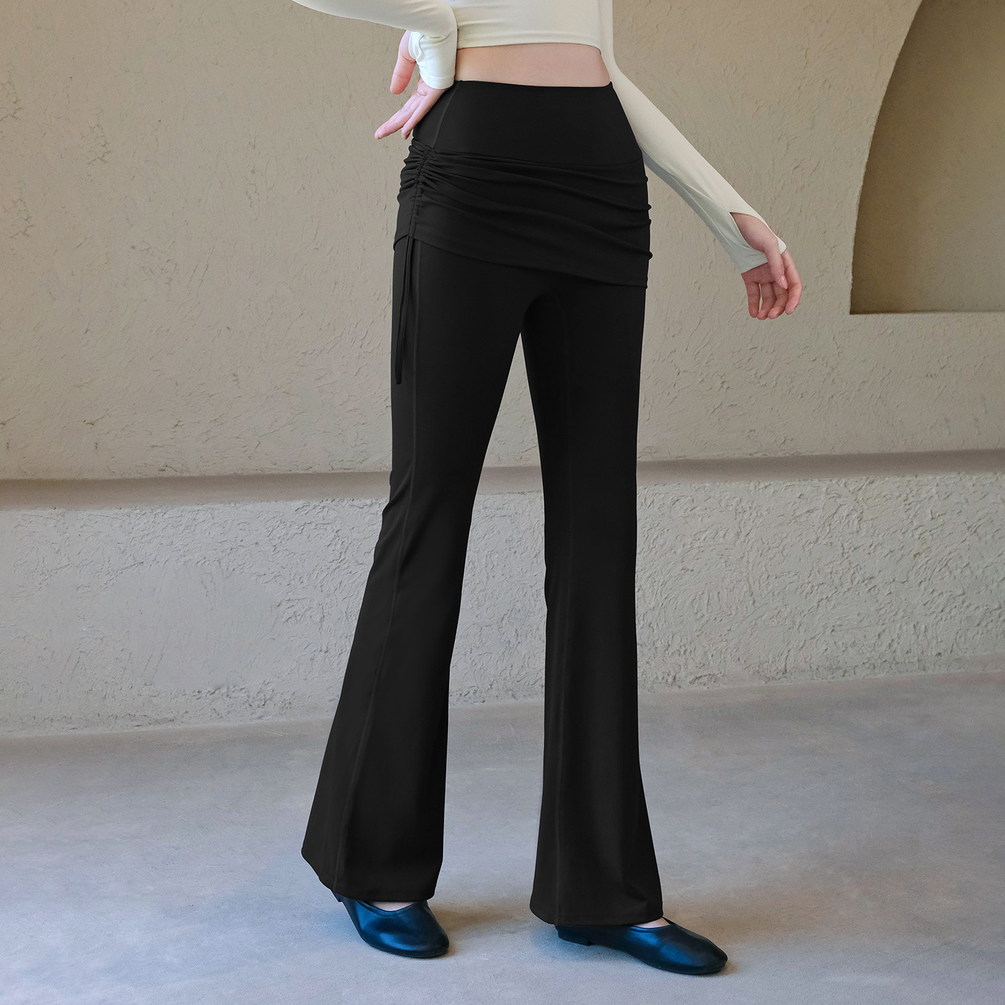 High-waisted slimming and comfortable sports bootcut pants