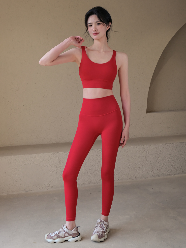 Cross-back sports bra