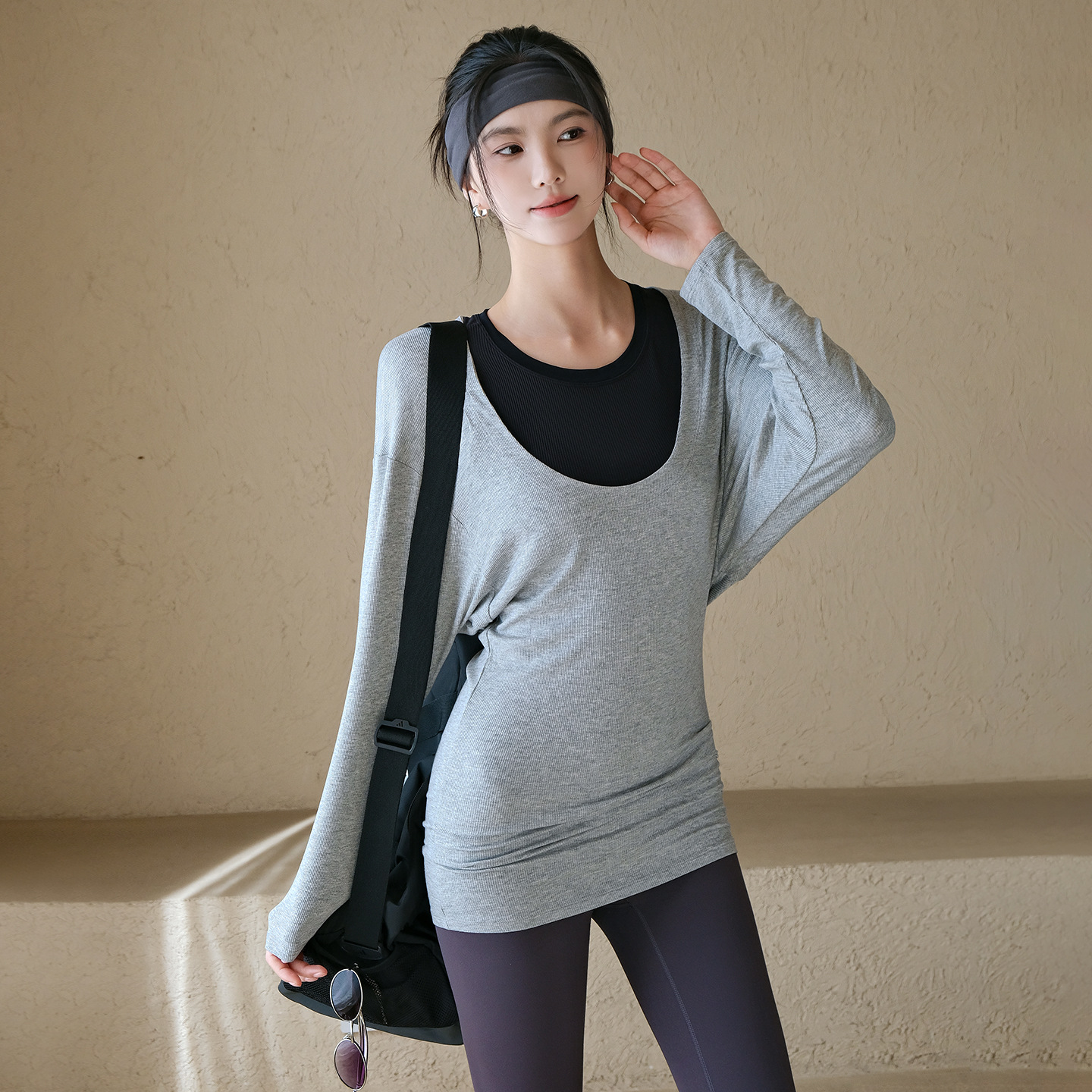 Long hip-covering sports T-shirt cover-up
