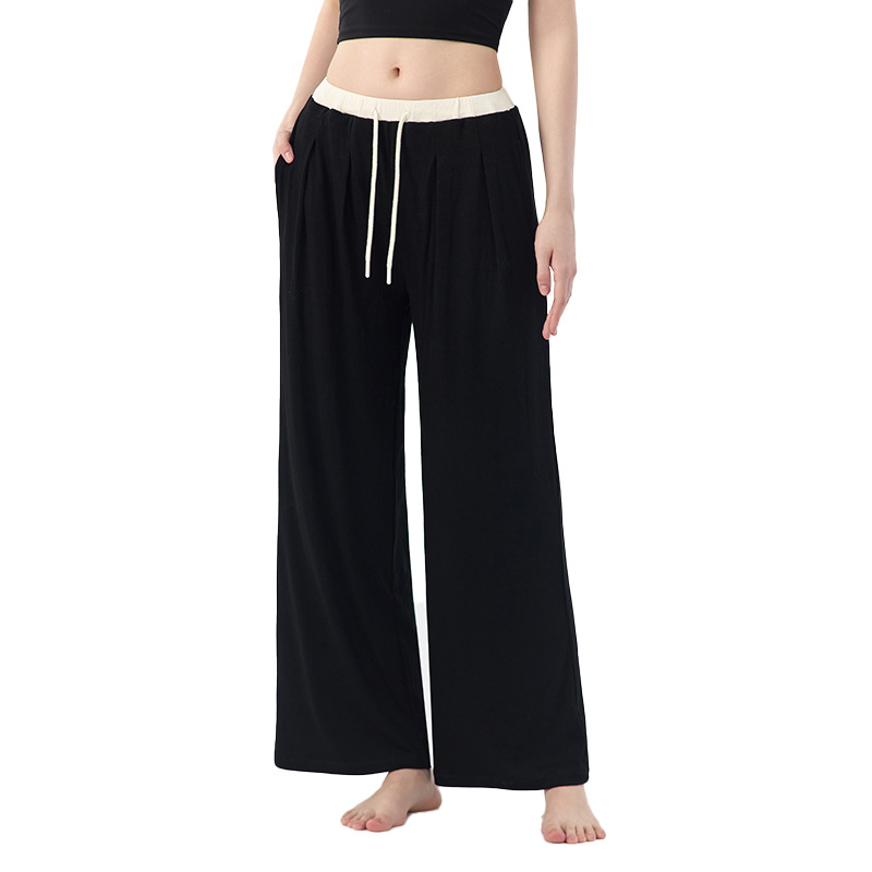 The clouds are loose and cover the hips, And the contrasting color is lazy and wide-leg pants