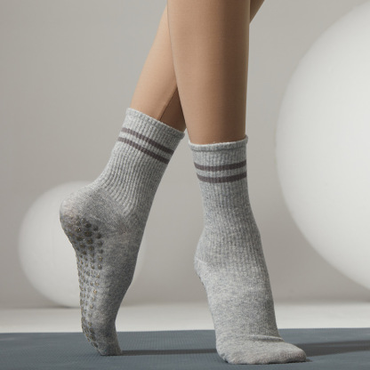 Striped non-slip mid-calf socks