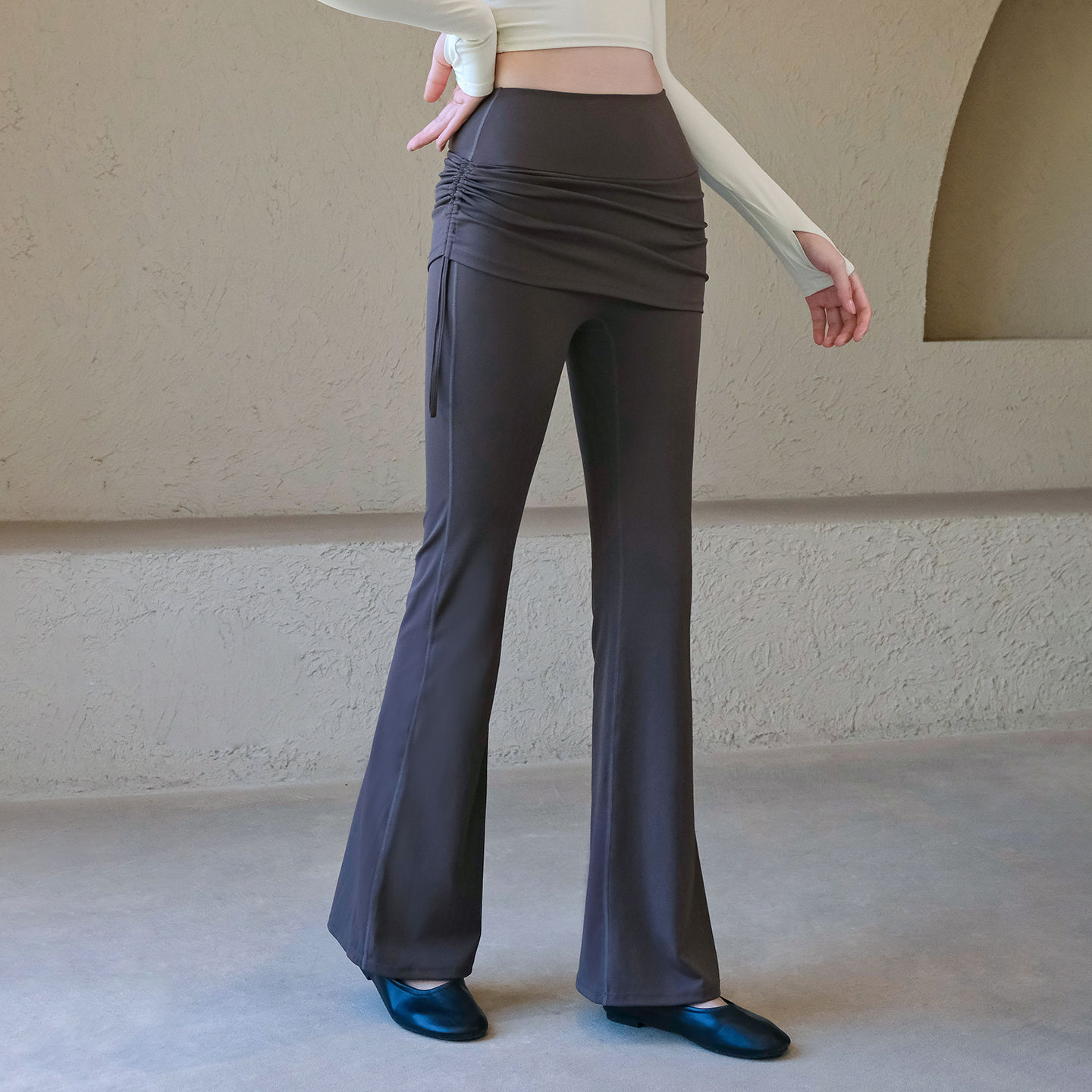 High-waisted slimming and comfortable sports bootcut pants
