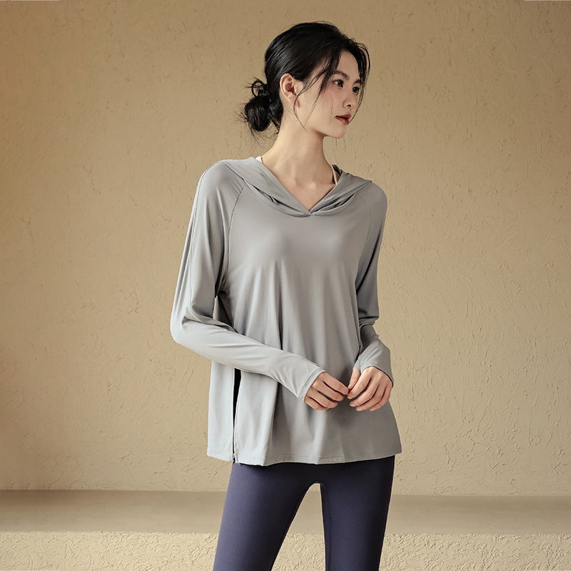 Loose breathable long sleeves