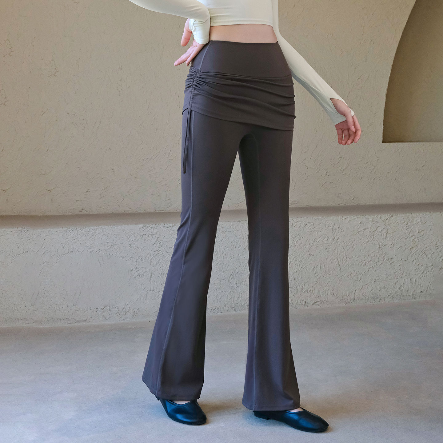 High-waisted slimming and comfortable sports bootcut pants