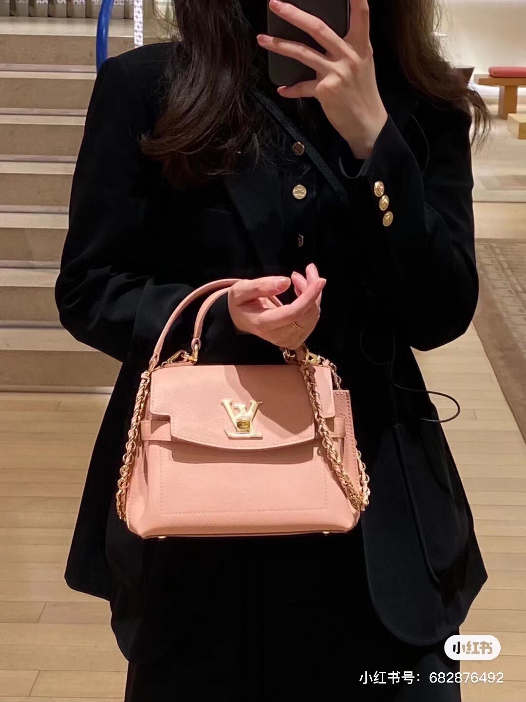 【LOUIS VUITTON】 Lockme Ever   23 x 17 x 10 cm   -3色