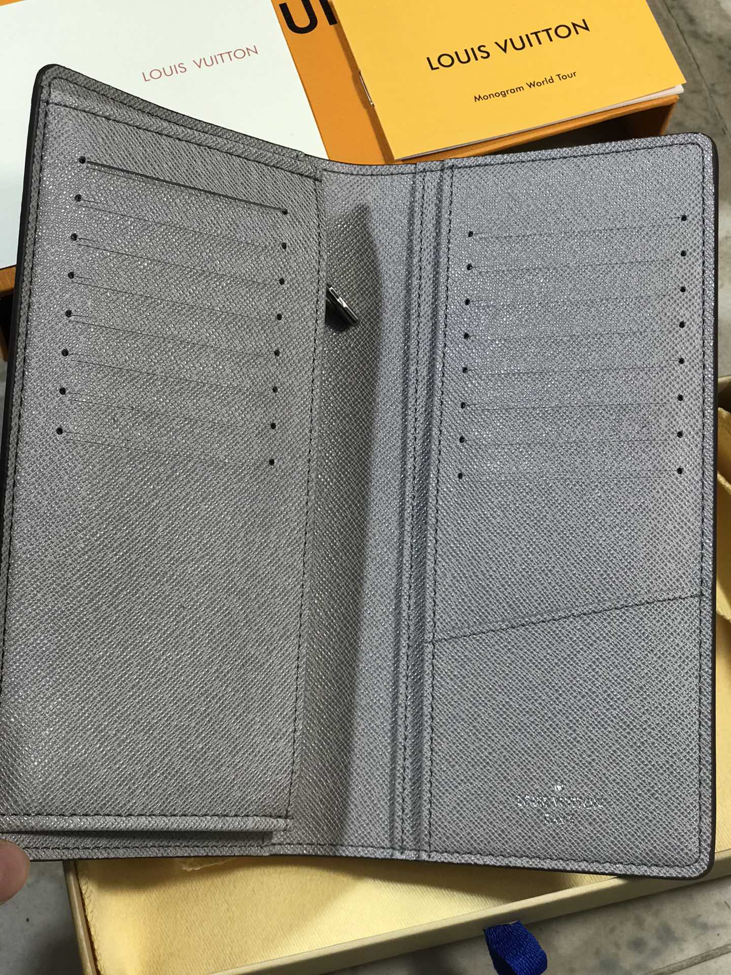 【LOUIS VUITTON】BRAZZA長財布 19x10x2cm -3色