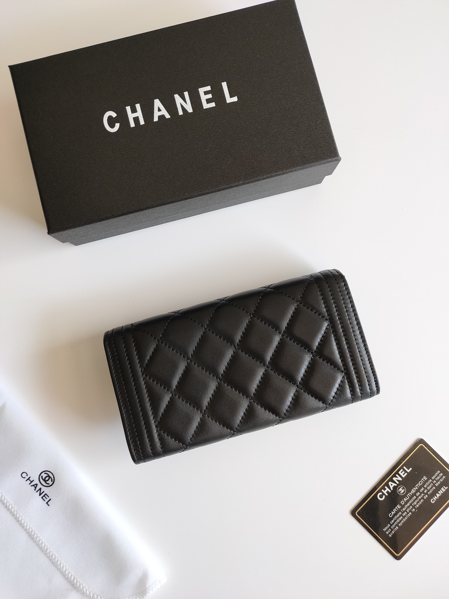 【CHANEL 】二つ折り財布  19-10-3CM