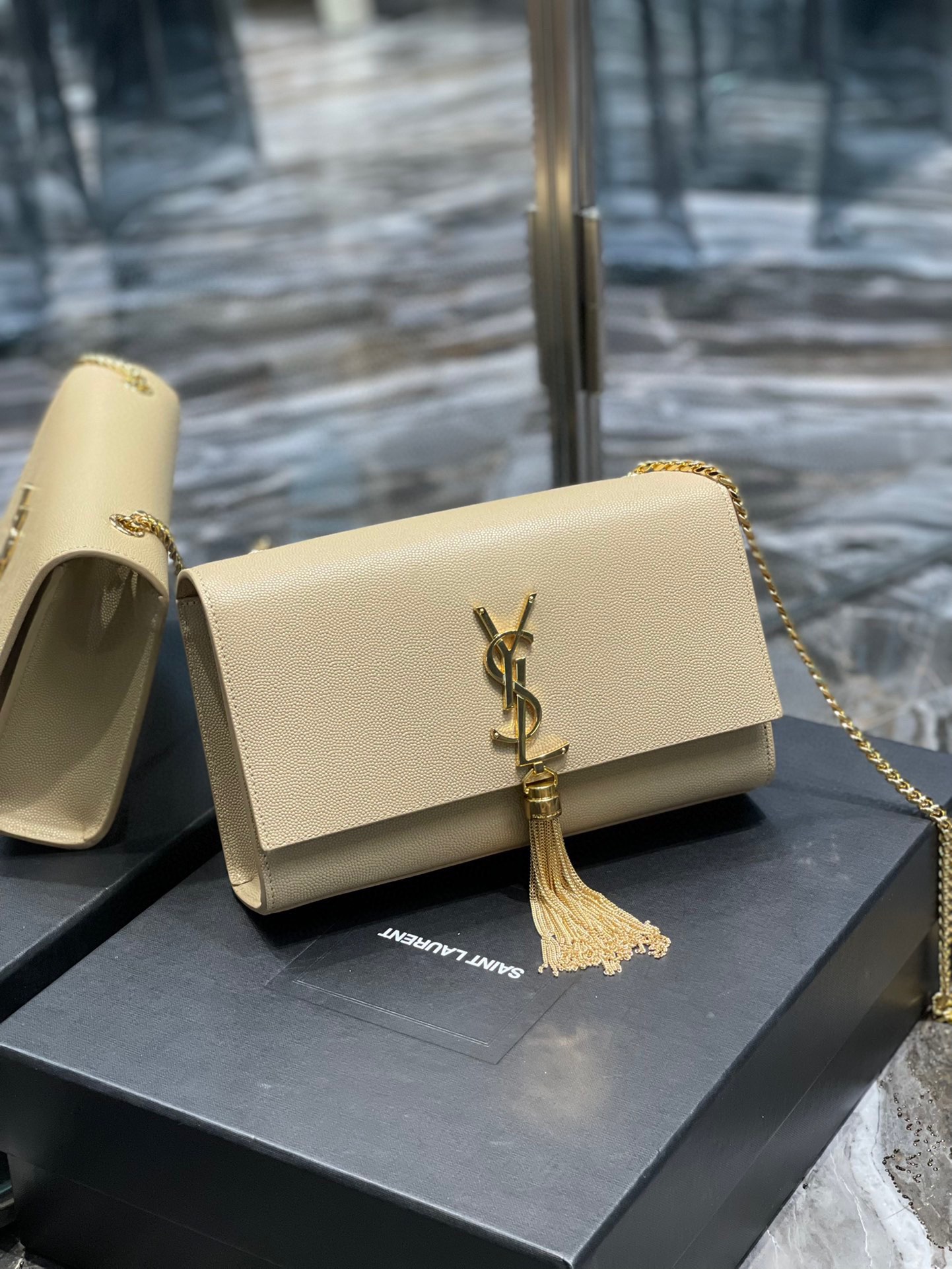 【SAINT LAURENT】  サイズ: 24x14.5x5cm -3色
