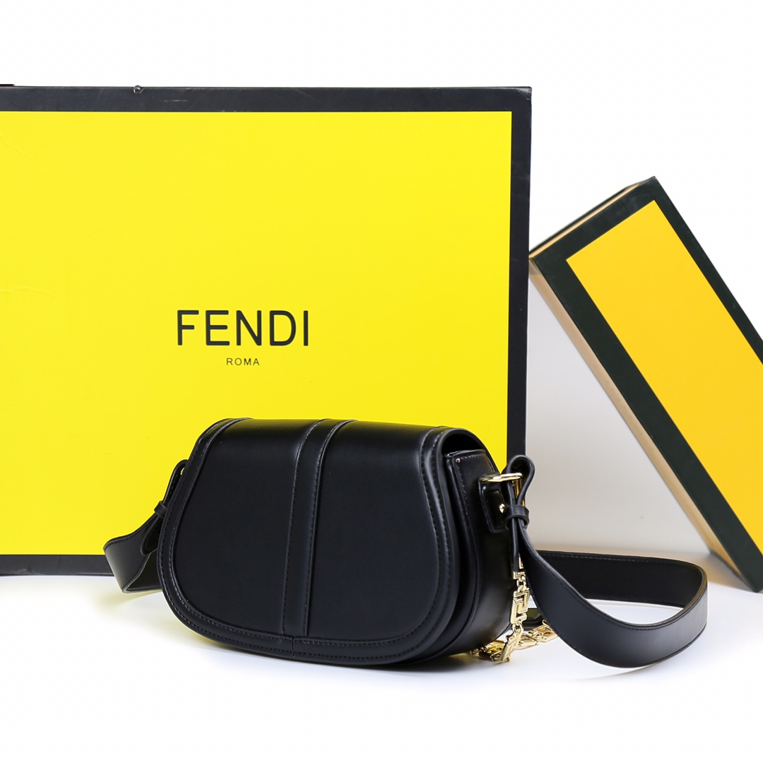 【FENDI】Baguette サイズ: 24*15*8cm -4色
