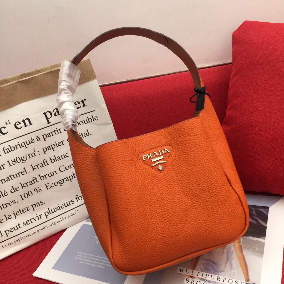 【PRADA】 サイズ: 23x21x13cm -4色