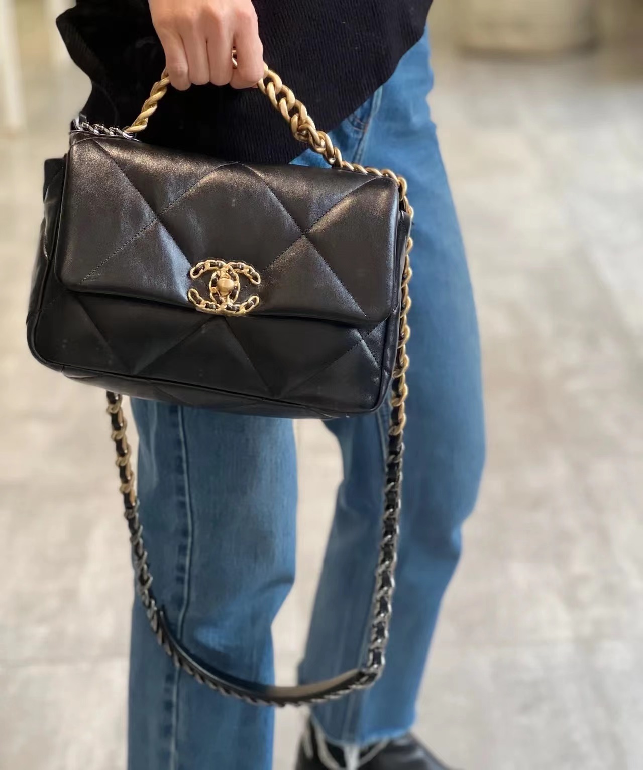 人気商品 CHANEL 19 ハンドバッグ ラムスキン -4色