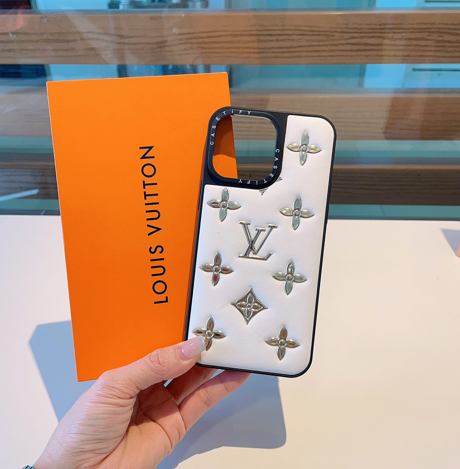 【スマホケース】LV 携帯カバー   -2色