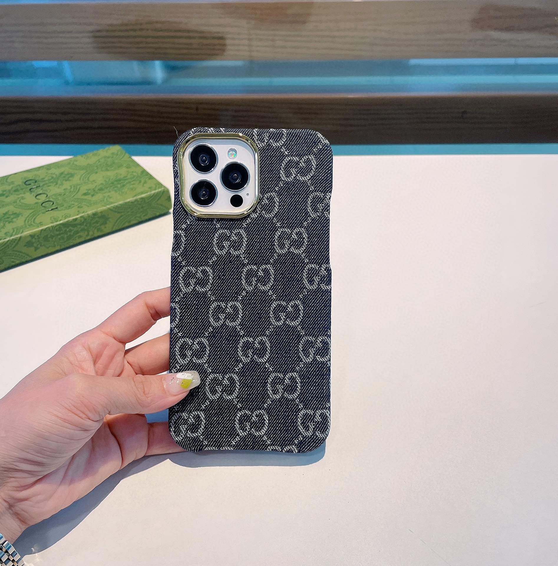 【スマホケース】Gucci  携帯カバー   -2色