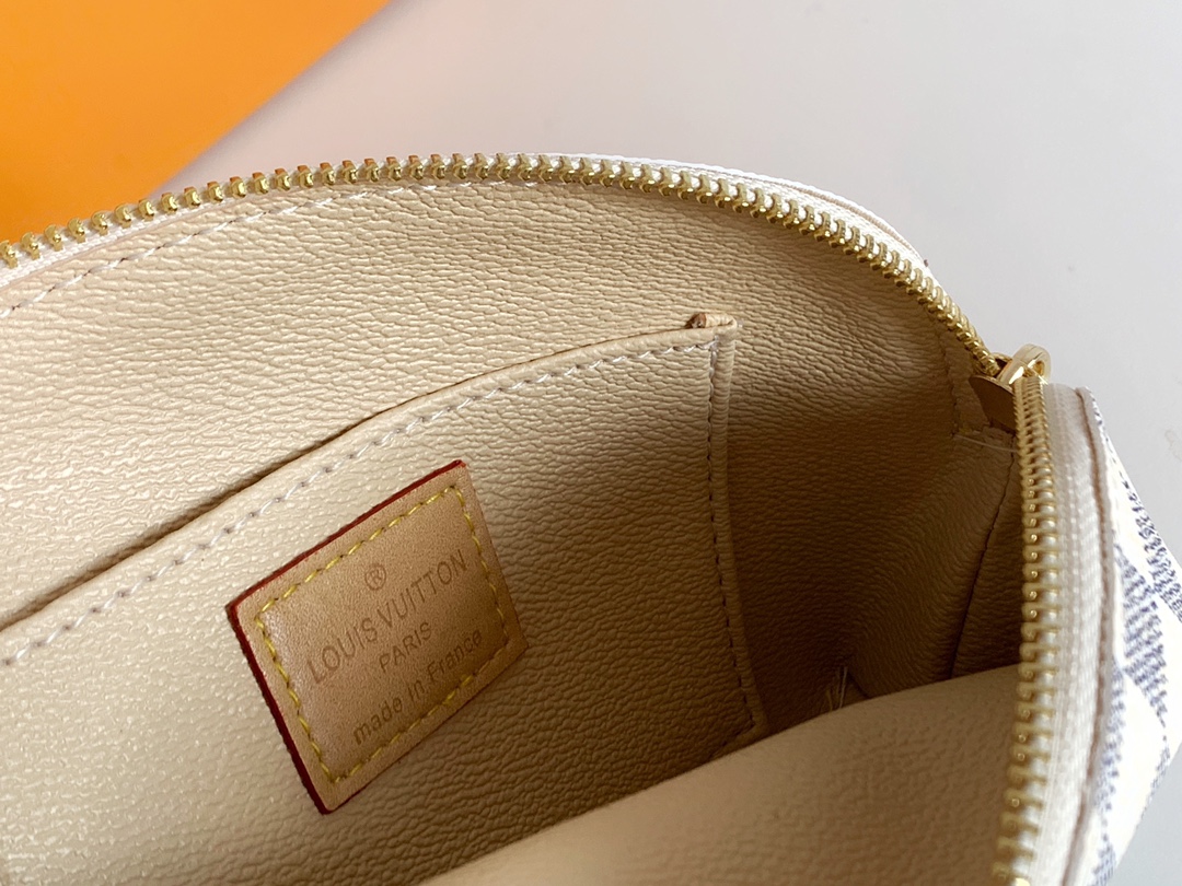 【LOUIS VUITTON】化 粧 ポーチ  17*12*6 cm -3色