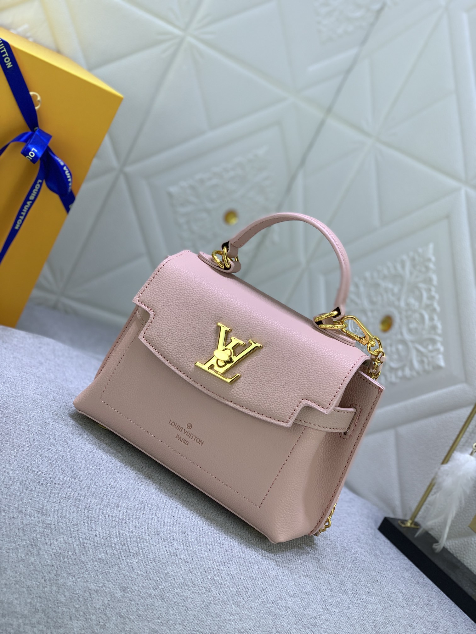 【LOUIS VUITTON】 Lockme Ever   23 x 17 x 10 cm   -3色