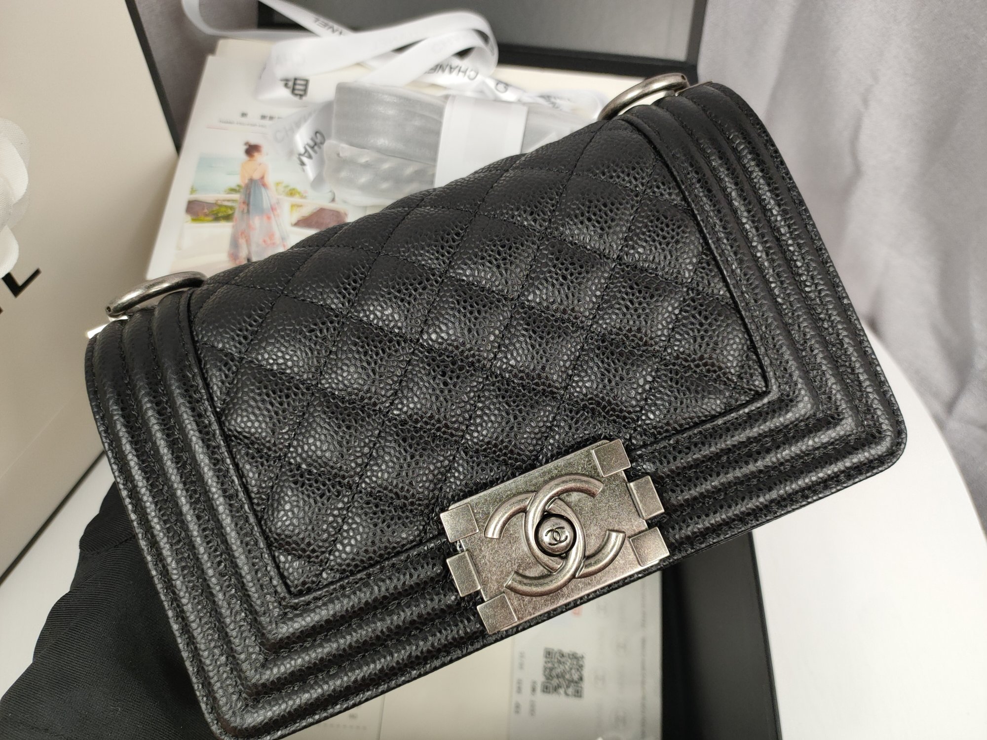 (シャネル )ボーイキャビアスキンショルダBAG LEBOY 2size