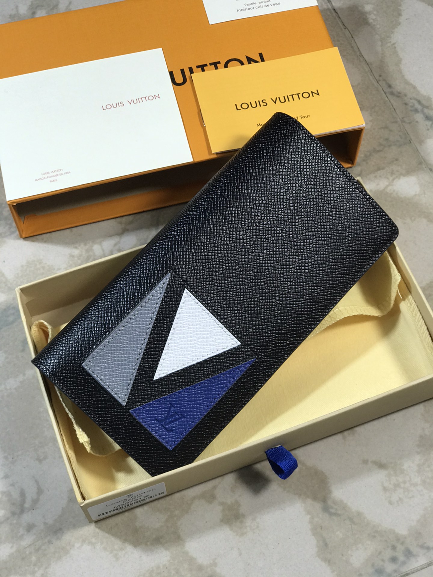 【LOUIS VUITTON】BRAZZA長財布 19x10x2cm -3色