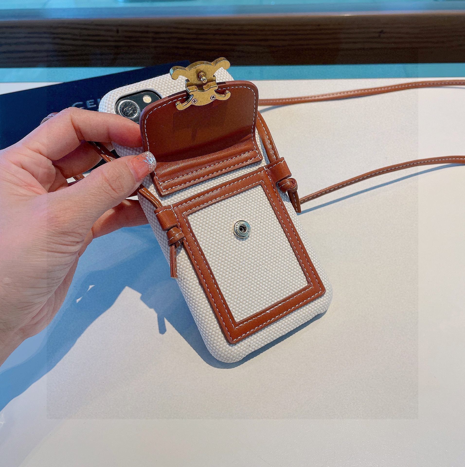 【スマホケース】Celine 携帯カバー   -2色